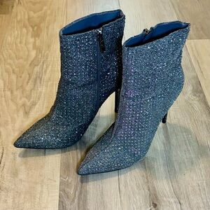 ✨ Guess Silver Sparkle Rhinestone Ankle Boots – Women’s US 6.5- WORN ONCE